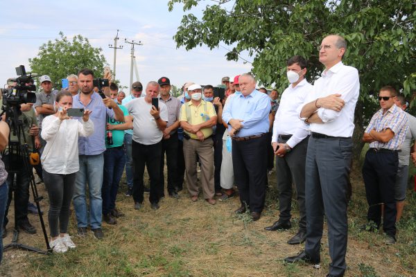 Ministrul de resort a discutat cu agricultorii care au despre protestat pe traseul Căușeni-Chișinău