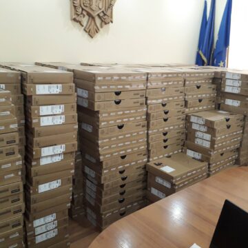 491 de laptopuri donate elevilor din Cahul în cadrul Proiectului „Reforma Învățământului în Moldova”